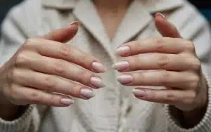 gel polish does not adhere lifting at free edge