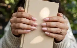 Thin nails natural-looking strengthening solution